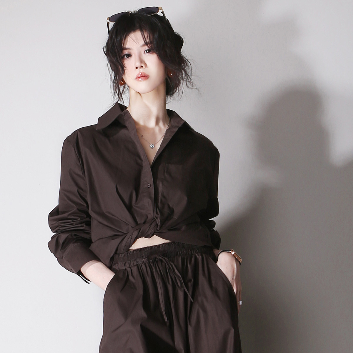 C5可配一套大气挺括落肩宽松欧美风不对称单侧大口袋长袖遮肉衬衫