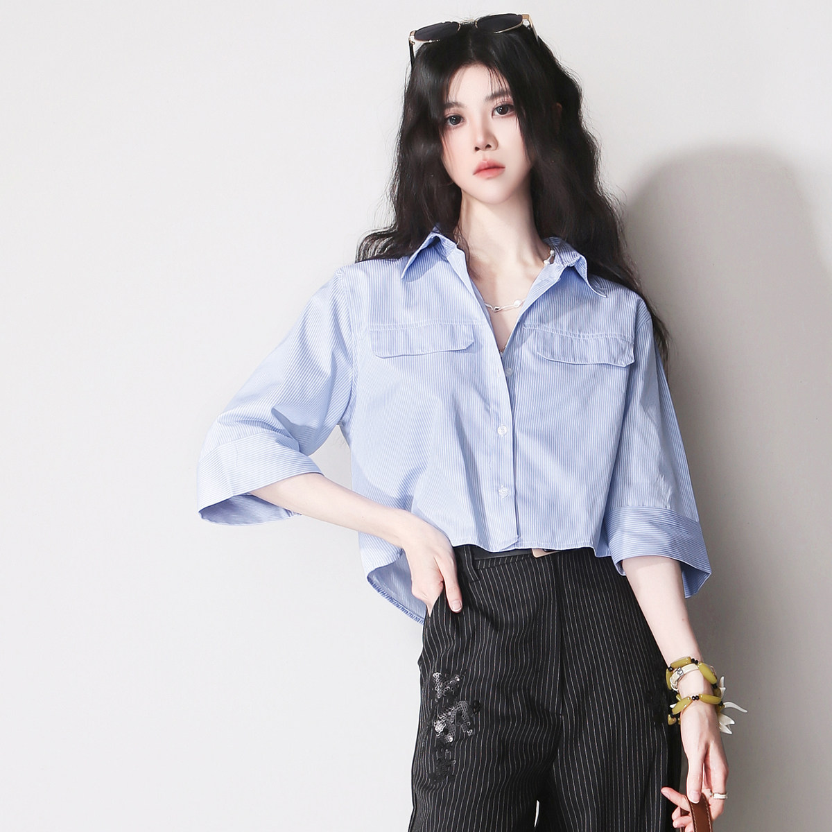 F56清爽简约高腰直筒短款小个子欧美风蓝白细条纹口袋五分袖衬衫