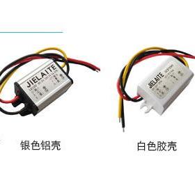12伏转5伏3安车载电源转换器DC-DC降压模块黑色塑胶壳 120503