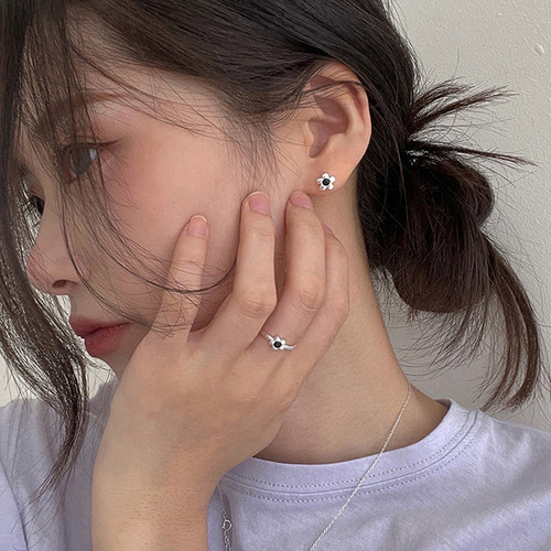 通体纯银黑色花朵简约女耳环