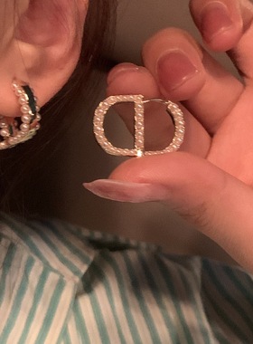 字母珍珠双D耳扣耳圈女轻奢高级感小众设计耳钉百搭简约耳环耳饰