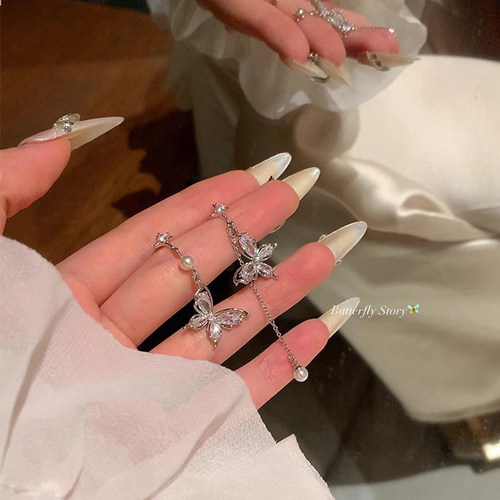 不对称设计感蝴蝶流苏耳环女