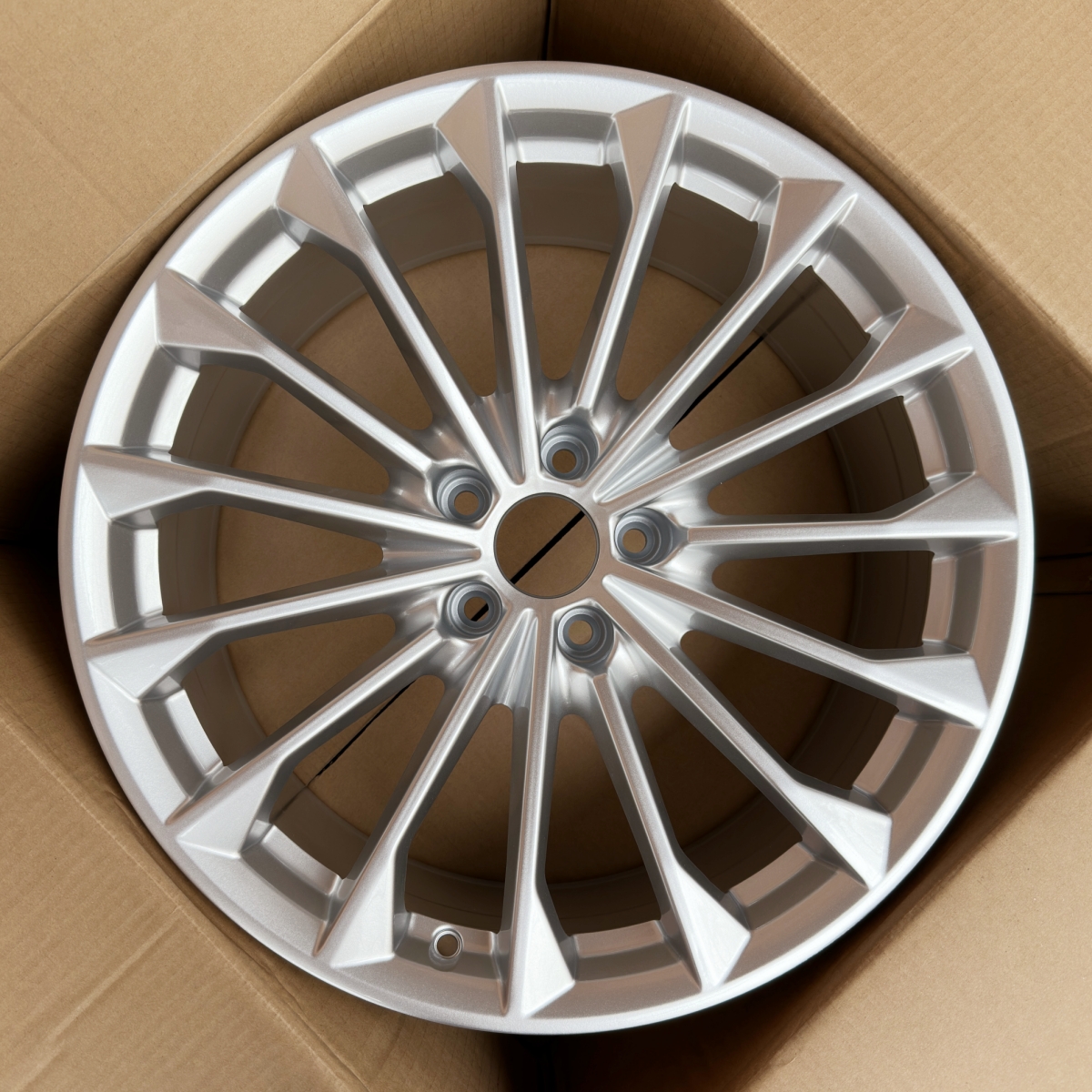 奥迪A8L轮毂19寸19-23款原装款