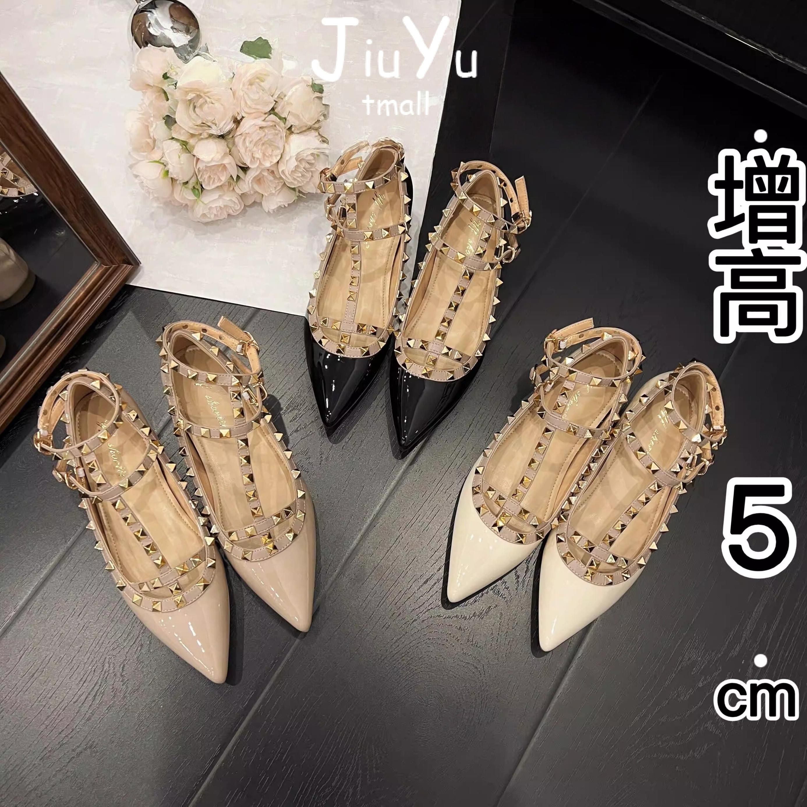 内增高女鞋V家铆钉尖头漆皮单鞋25开春新款性感脚环T型扣带平底鞋