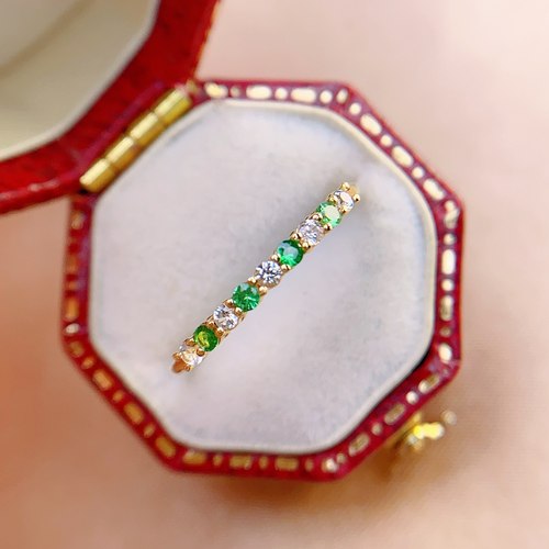 宝创集18k黄金镶嵌约0.22克拉天然沙弗莱戒指排钻设计直排v排戒指