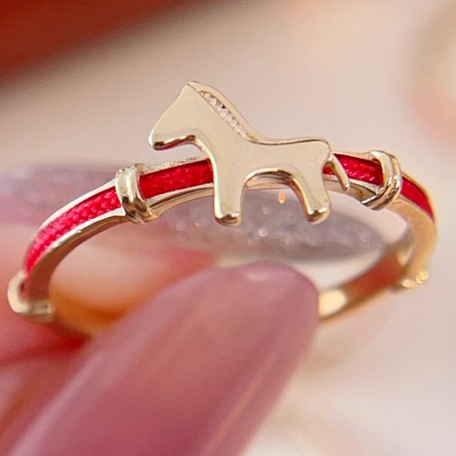 宝创集18K素金小马红绳开口戒指2026马年本命年生肖戒指新年礼物