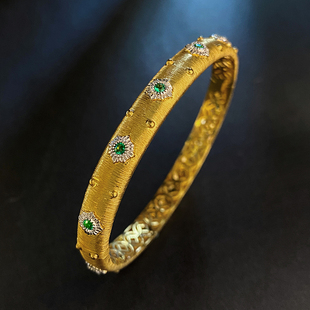 宝创集18k金镶0.55克拉天然祖母绿手镯手圈厚金版意大利拉丝雕花