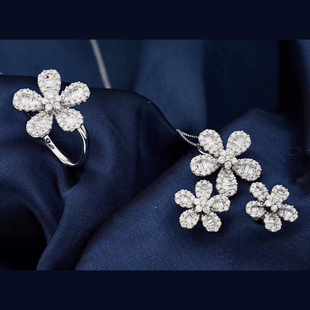 宝创集18k金0.56克拉天然钻石吊坠耳钉戒指花型套装梯方钻五瓣花