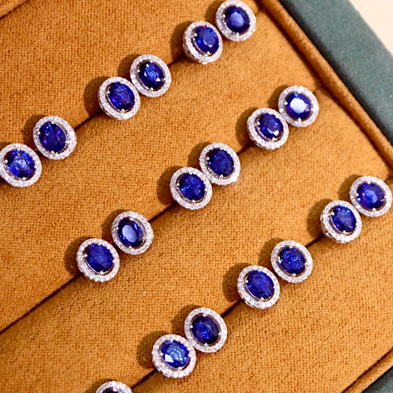 宝创集18k金约1克拉天然皇家蓝椭圆蓝宝石耳钉真金真钻围镶