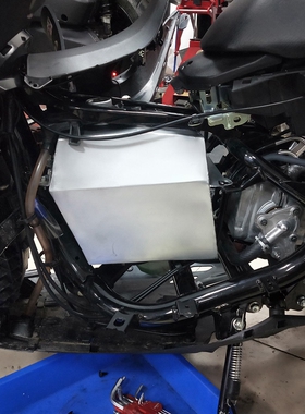 适用16-25款雅马哈NVX155 AEROX155改装加大油箱溶油量10L 油表准