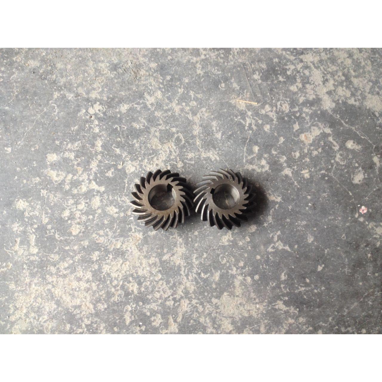 机床配件 上海机厂Y3150滚齿机传动箱螺旋伞齿轮一套 齿数2床0机