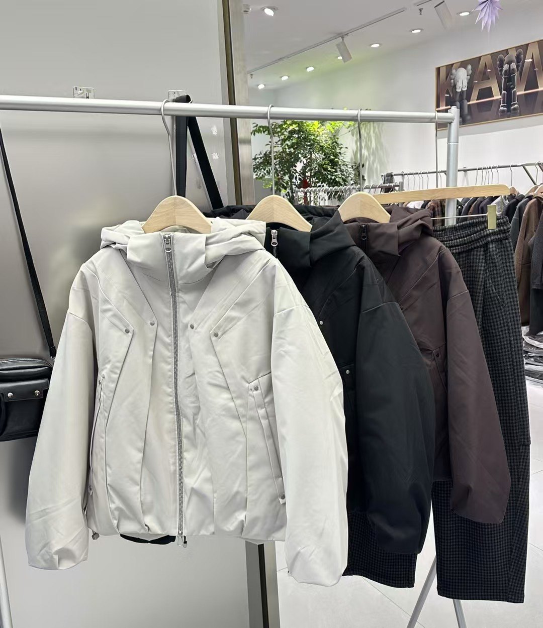 实体店高货25冬季新款时尚纯色连帽男士羽绒服潮短款保暖羽绒外套