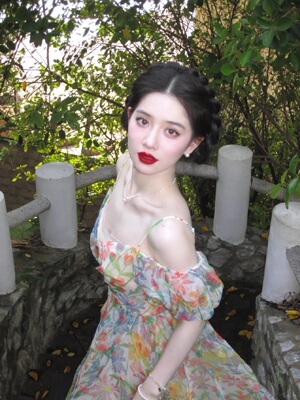 蝶翼柯根纱一字肩泡泡袖碎花吊带连衣裙海边度假风情万种的裙子春