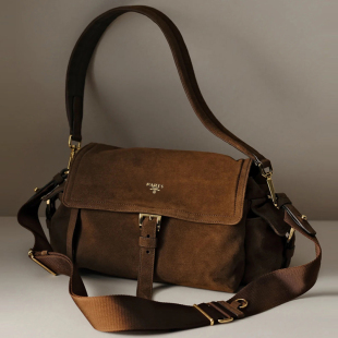 2025秋冬新款复古磨砂麂皮绒翻盖多口袋邮差包通勤单肩包斜跨包女