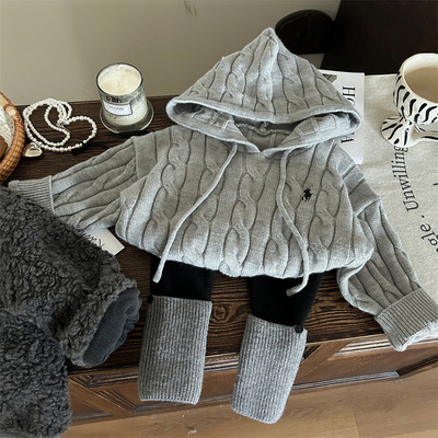 清仓不退不换【理性下单】冬季女童刺绣连帽毛衣+灰色羊羔毛外套