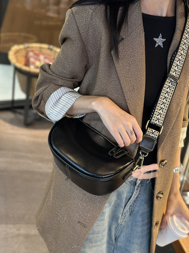 小红书推荐真皮小众设计质感单肩腋下包女2024新款百搭斜挎小包包