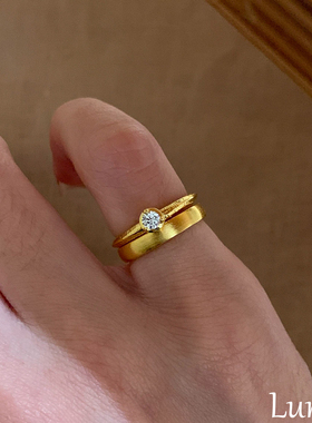 S925银古法拉丝金色单钻素圈戒指