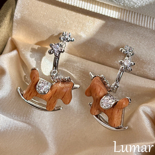 S925纯银可爱小木马耳环女轻奢高级感生肖马耳钉2025新款秋冬耳饰
