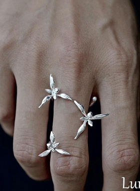 S925纯银清冷感银色兰花开口戒指