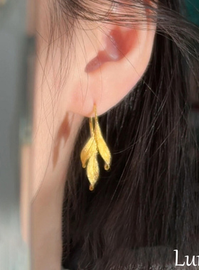 S925纯银古法拉丝金色树叶耳环轻奢高级感复古气质耳钉秋冬耳饰女