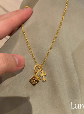 金色方块骰子十字架吊坠项链女款