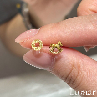 S925纯银碎碎冰金色木马钱币耳钉女轻奢高级感小众独特养耳洞耳环