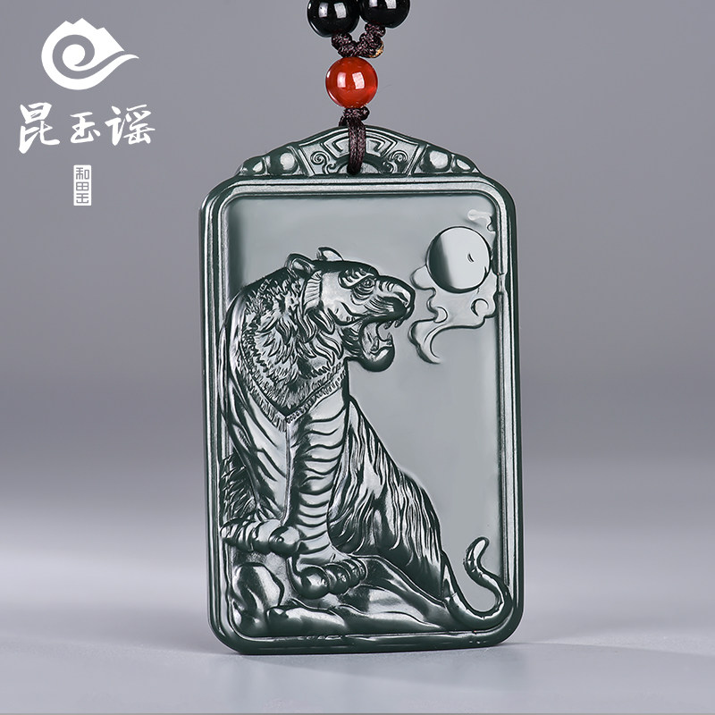 昆玉谣和田玉青玉塔青上山虎吊坠生肖玉石老虎牌挂件玉坠男款礼品