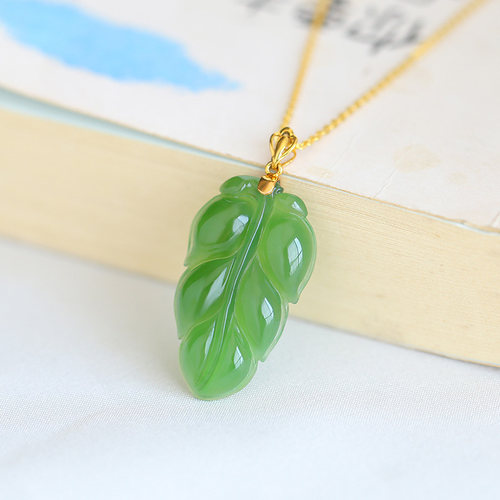 和田玉碧玉苹果绿吊坠送女友