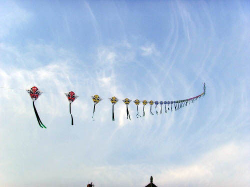 潍坊直销串风筝多种卡通图案蝴蝶燕子微风易飞无难度适合儿童幼儿