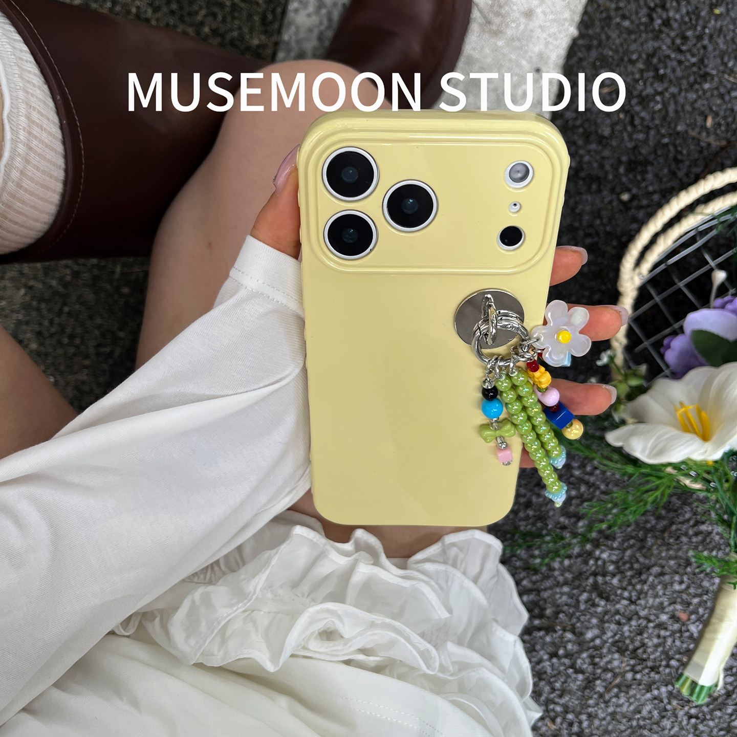 MUSEMOON|风铃在手中摇曳 韩系小众ins清新芝士奶黄软壳可爱花朵串珠挂件手机壳适用iphone17华为pura90x300