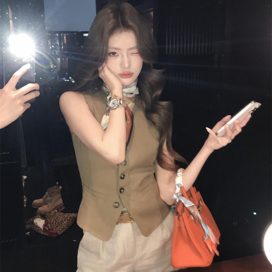 地球店英伦风卡其美拉德高级感减龄套装西装外套马甲短裤三件套装