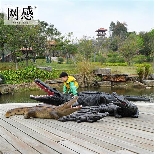 鳄鱼雕塑模型玻璃钢户外大型花园林水池景观小品装饰仿真动物摆件