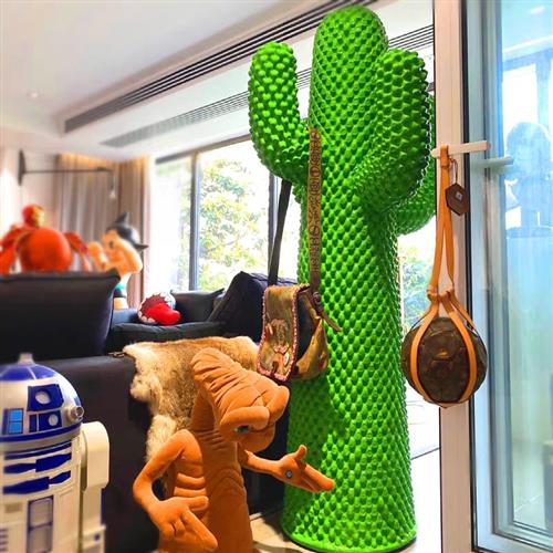 网红仙人掌玻璃钢衣架雕塑商场店铺家居美陈落地装饰潮流大摆件