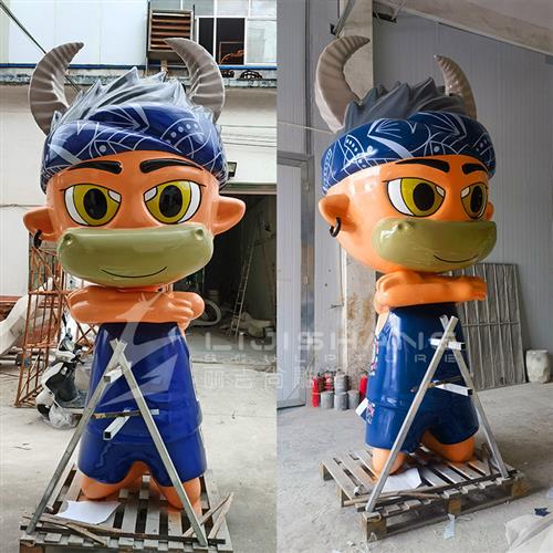 村BA赛场IP公仔卡通足球运动玻璃钢雕塑户外抽象玻璃钢卡通雕塑