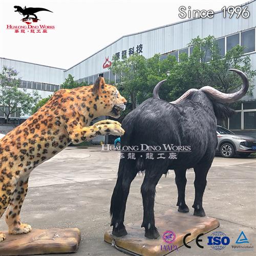 猎豹捕食水牛仿真模型造景景区公园摆件自贡源头厂家仿真产品