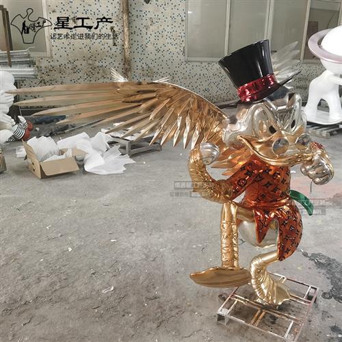 网红潮玩卡通公仔鸭子动物公仔玻璃钢雕塑商场橱窗展示打卡摆件