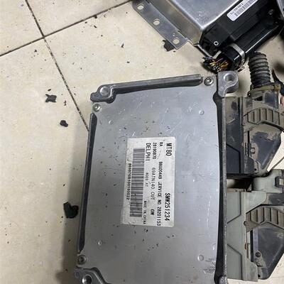 适用于长城腾翼V80发动机电脑行车电脑SMW251232原装拆车件