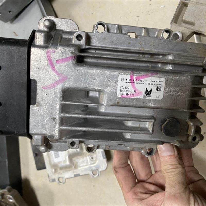 五十铃庆皮卡车发动机电脑板原装拆车件0281019246/EDC17C55-1.90