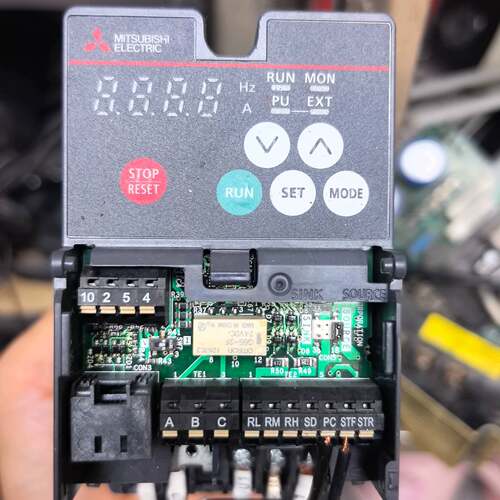 维修FR-CS82S-042-60，， ，AC200-240V，1.4A 3PH，0-240V/160Hz