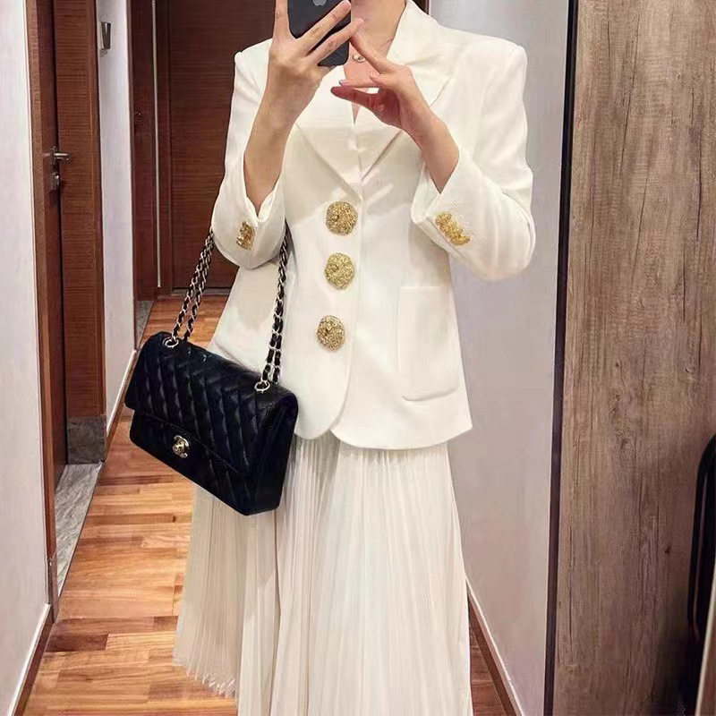 初秋新款修身气质小西服百搭英伦风小西装外套女款三粒扣西服