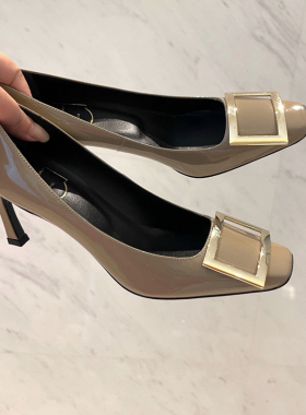 RV漆皮方扣高跟鞋女2026新款秋季单鞋浅口细跟方头7CM大象灰小跟