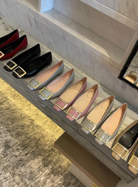 RV平底单鞋女2026春秋新款漆皮方头时尚复古芭蕾舞婚鞋金属扣浅口