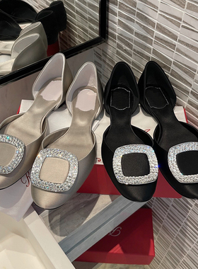 2026新款rv平底鞋女chips水钻方扣单鞋绸缎平跟女鞋镂空圆头婚鞋