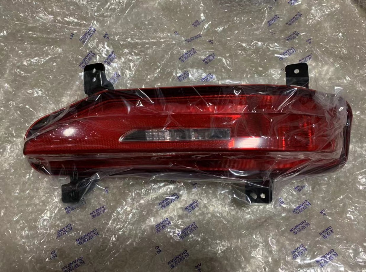 适用18/20款长安CS75后保险杠灯cs75左右后雾灯后杠灯倒车灯 原厂
