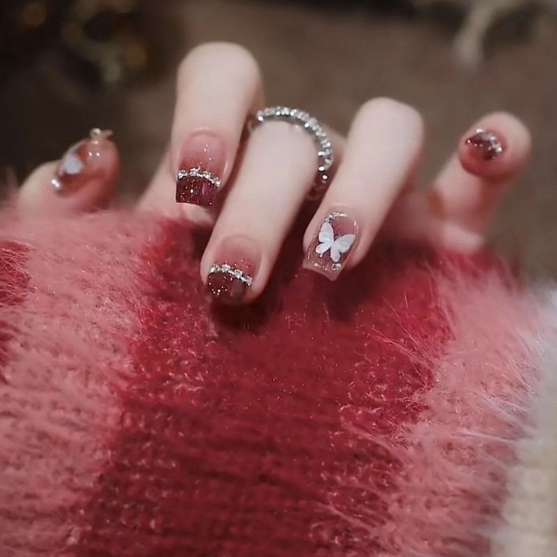 【纯手工】美甲穿戴甲红色碎钻渐变纯欲蝴蝶链条钻2024新款