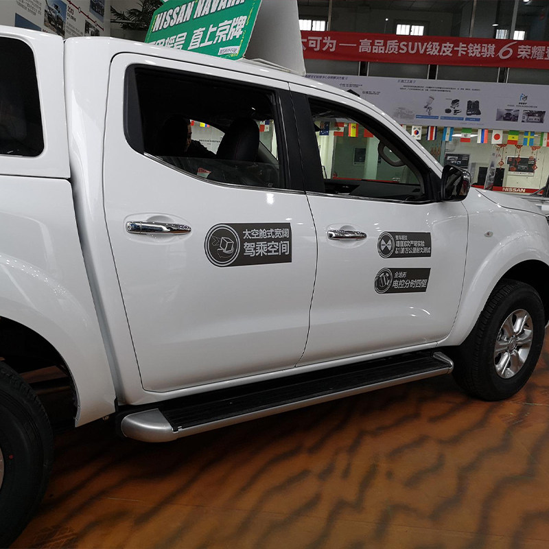 适用于日产纳瓦拉皮卡脚踏板侧踏板踏杠越野防护改装铝合金不锈钢