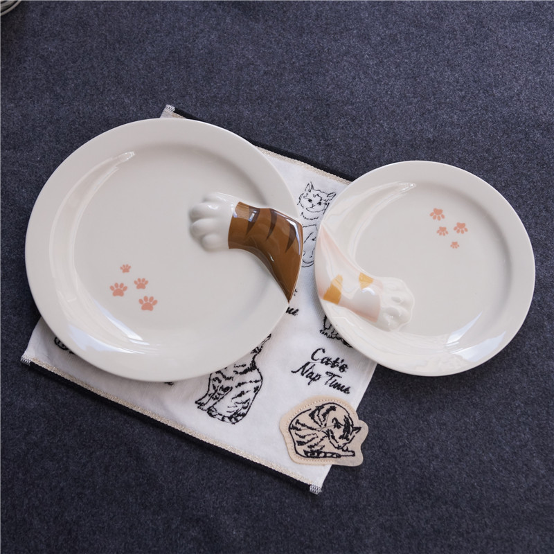 日单小馋猫偷吃可爱肉球早餐盘