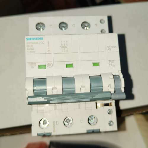 适用西门子断路器5SY4332-7CC，C32A三极，400V，议价