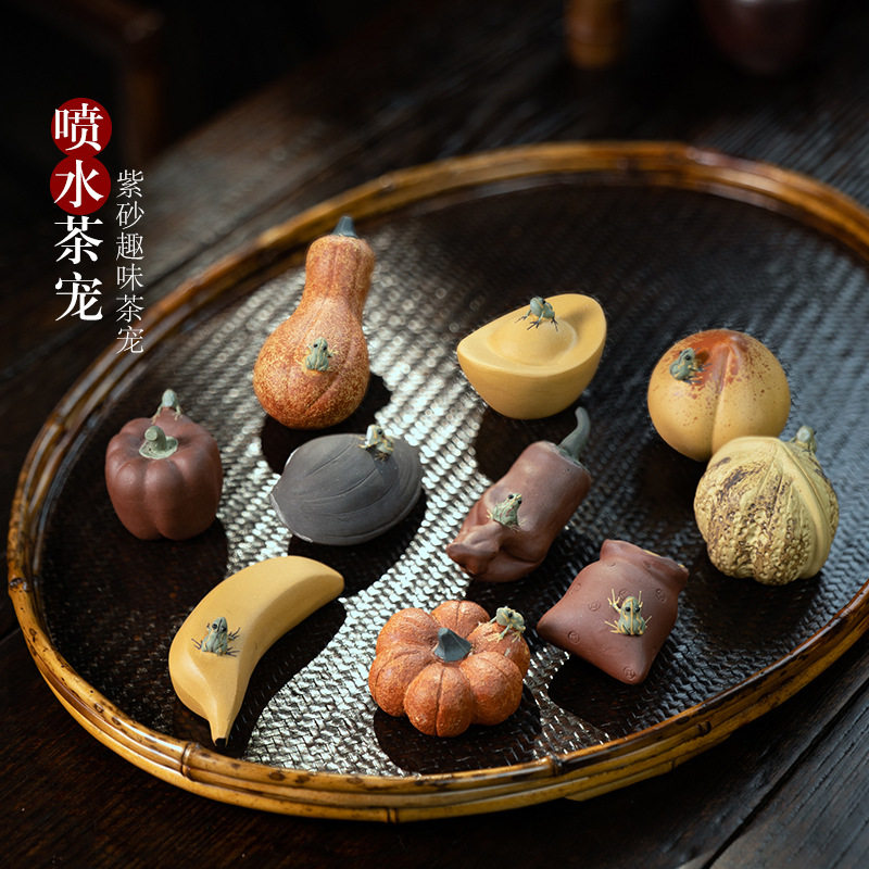 宜兴紫砂茶宠喷水青蛙南瓜摆件仿生桃子香蕉水果茶具配件雕塑可养