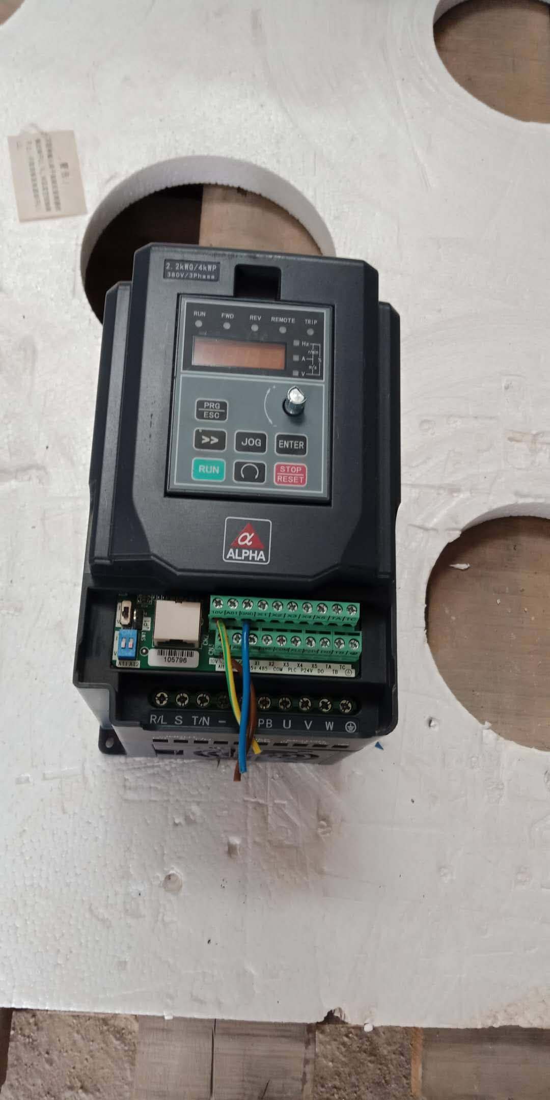 阿尔法变频器alpha6000-32r2gb/3004pb 2.2/4kw 实物图包好